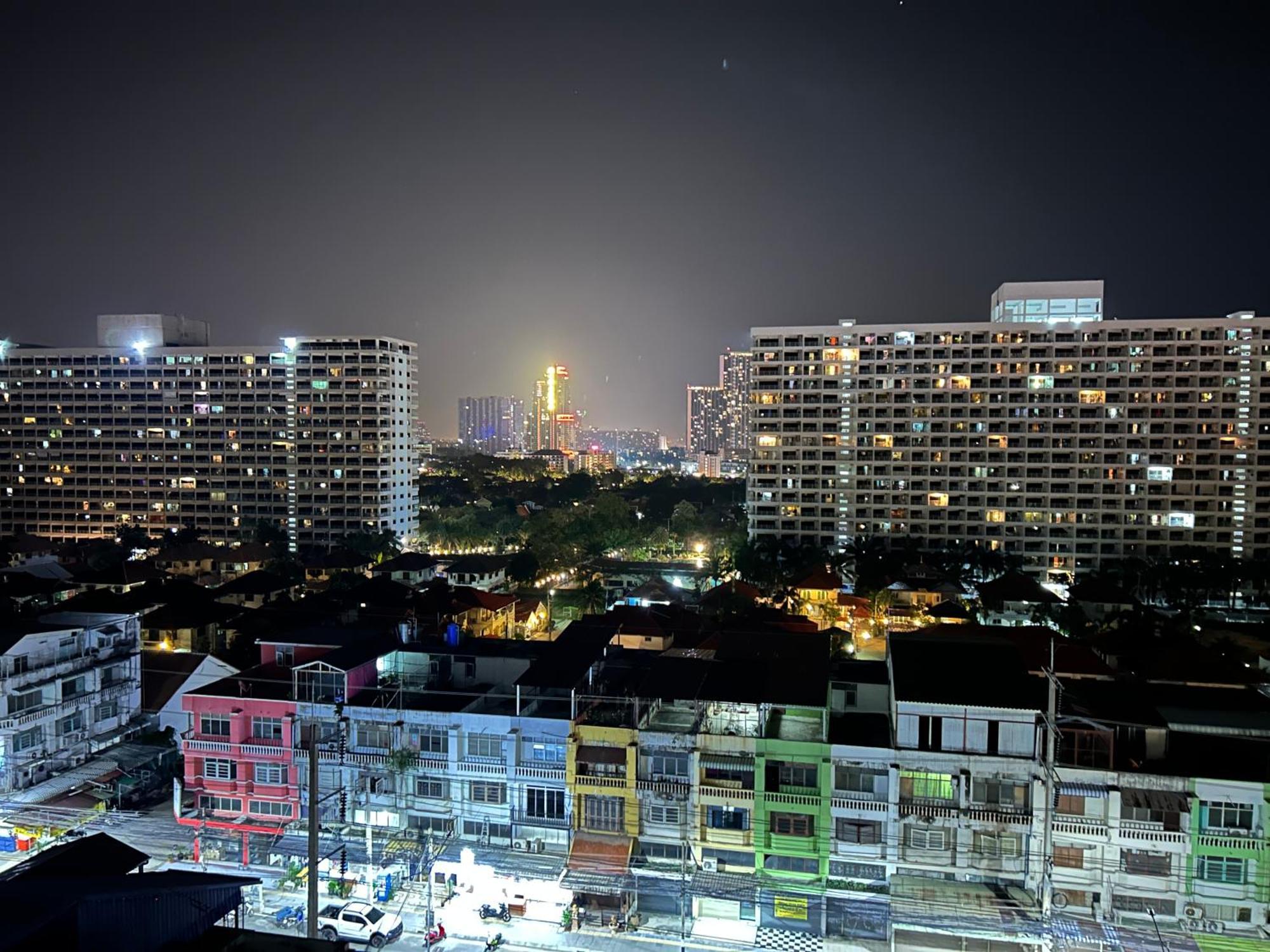 Mina 美景公寓酒店 Pattaya Esterno foto