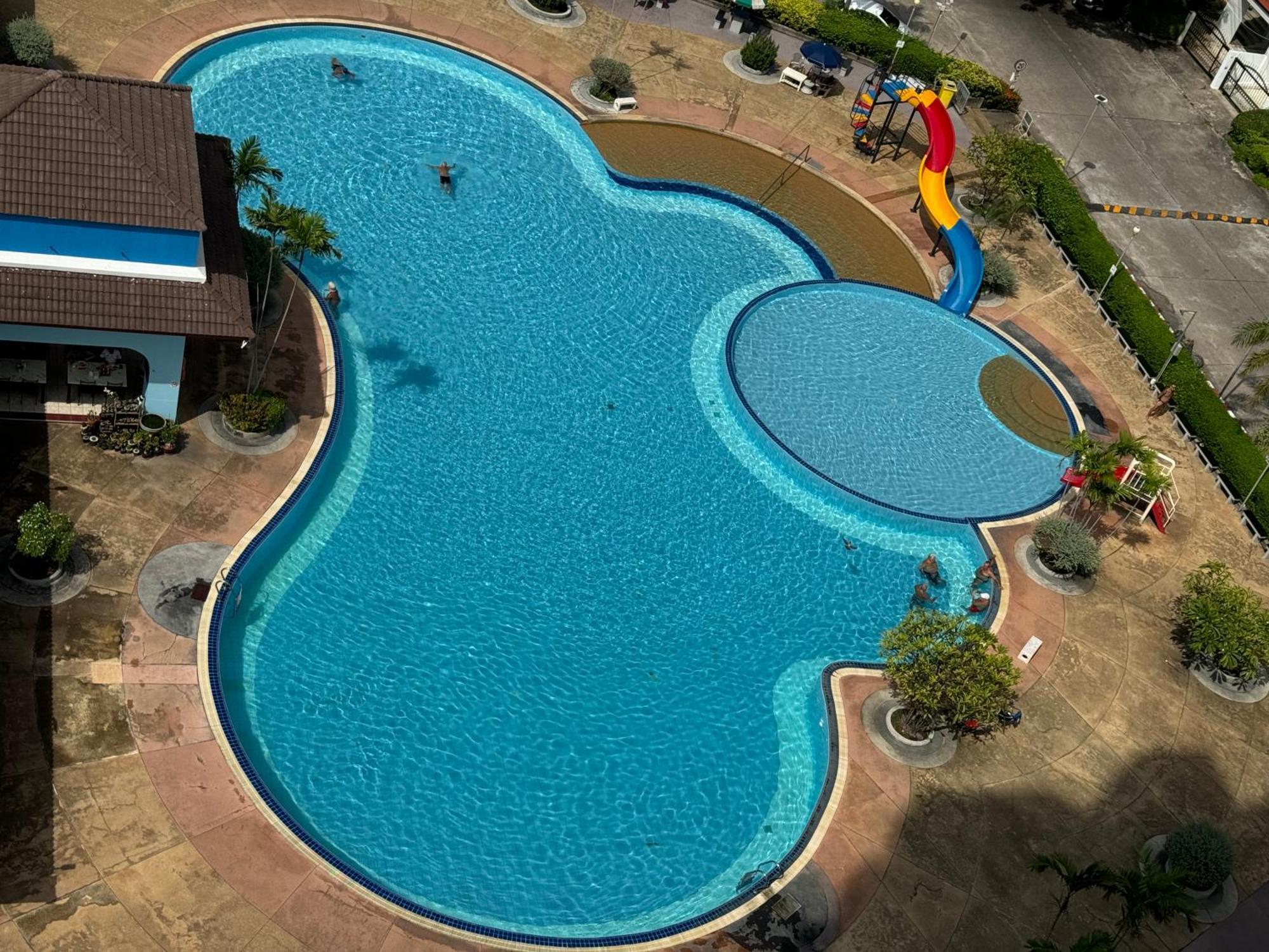 Mina 美景公寓酒店 Pattaya Esterno foto